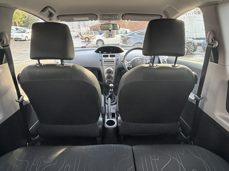 Used Toyota Yaris 2010 for sale - 76320096: Photo 9