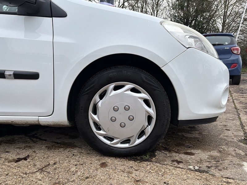 Used Renault Clio 2011 for sale - 76663643: Photo 10