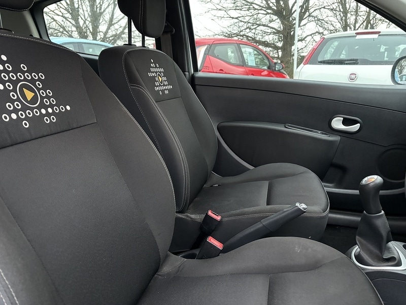 Used Renault Clio 2011 for sale - 76663643: Photo 12