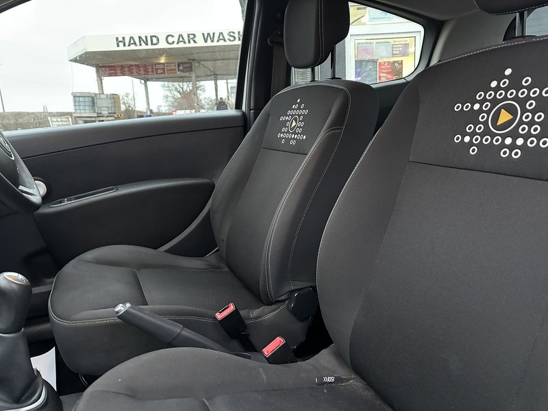 Used Renault Clio 2011 for sale - 76663643: Photo 15