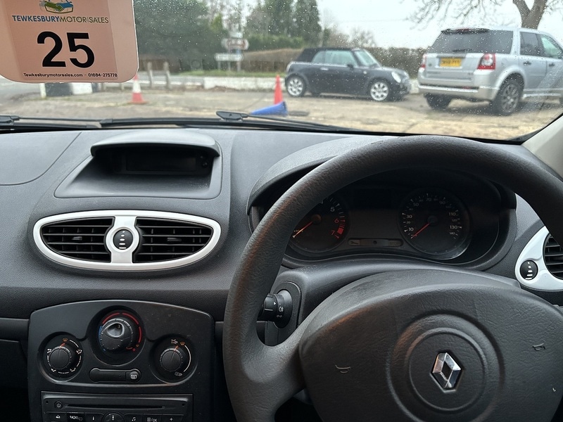 Used Renault Clio 2011 for sale - 76663643: Photo 18