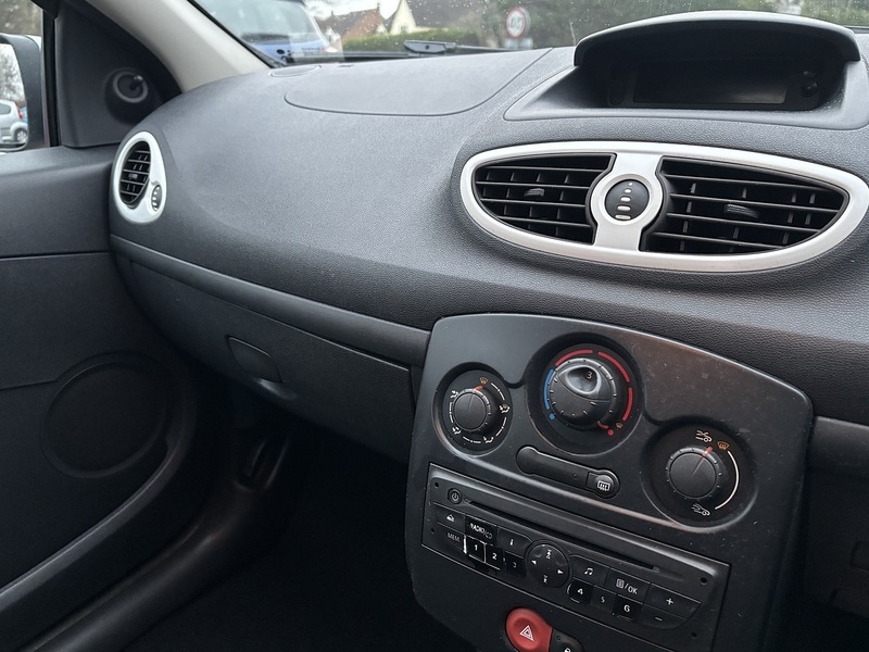 Used Renault Clio 2011 for sale - 76663643: Photo 19