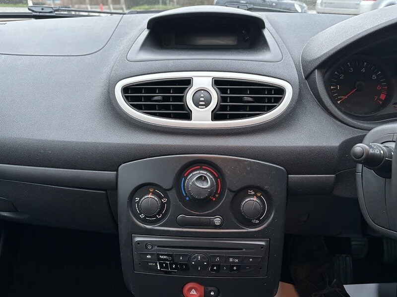 Used Renault Clio 2011 for sale - 76663643: Photo 20