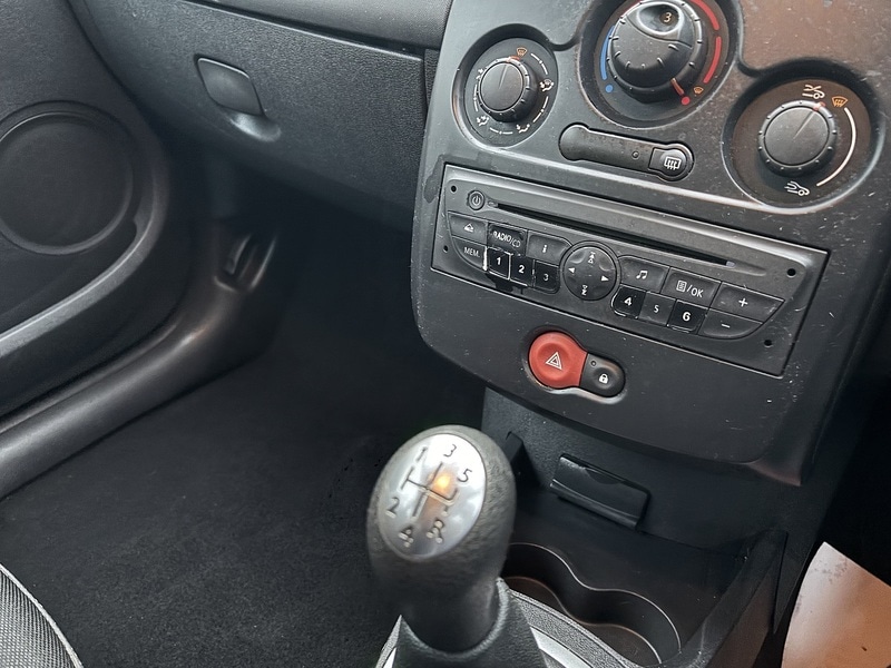 Used Renault Clio 2011 for sale - 76663643: Photo 21