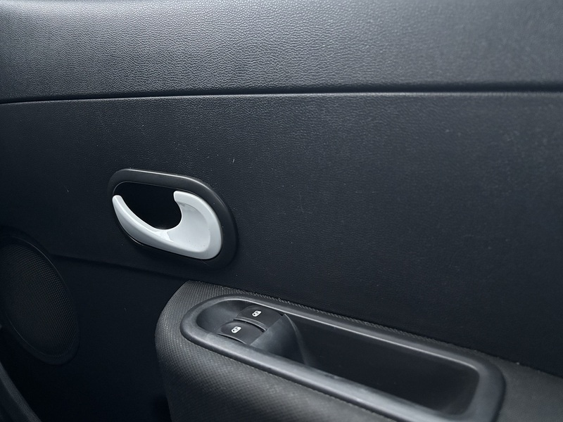 Used Renault Clio 2011 for sale - 76663643: Photo 22