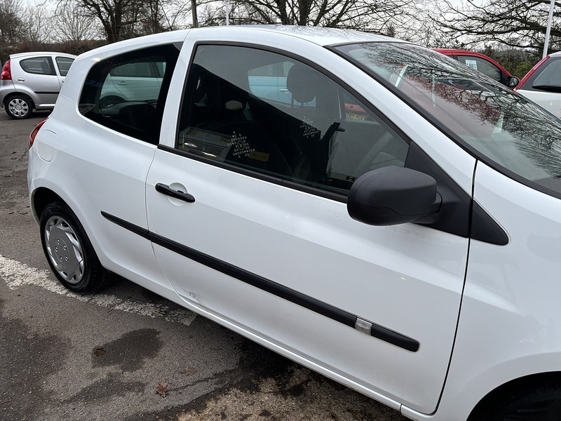 Used Renault Clio 2011 for sale - 76663643: Photo 8