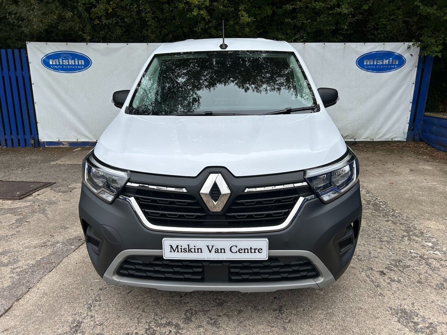 Used Renault Kangoo 2024 for sale - 76243360: Photo 2