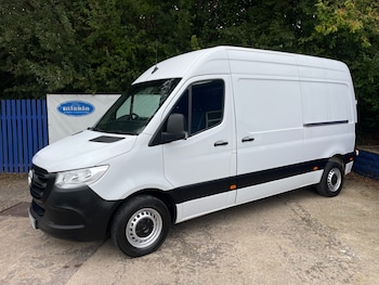 2021 (71) - 2.1CDi RWD L2H2 MWB Progressive Diesel Van In White