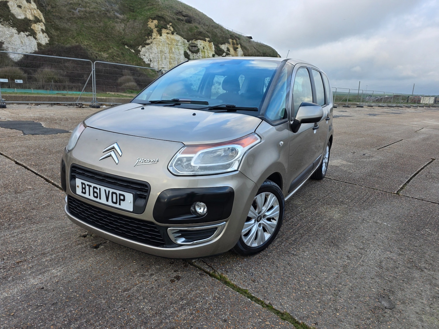 Used Citroen C3 Picasso 2012 for sale - 77700930: Photo 2