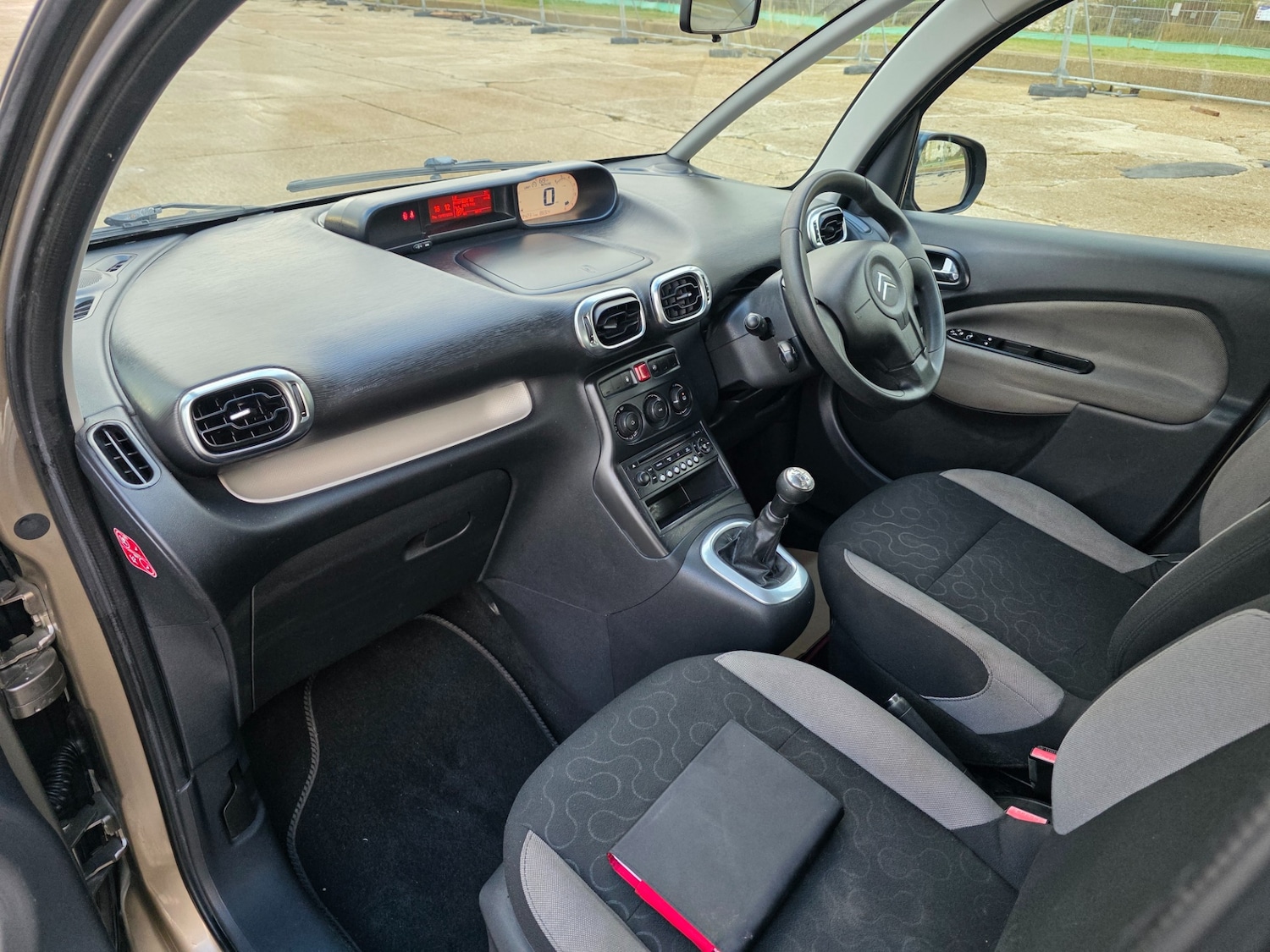 Used Citroen C3 Picasso 2012 for sale - 77700930: Photo 6