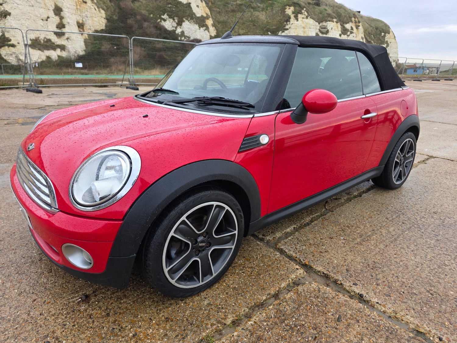Used MINI Convertible 2009 for sale - 77701144: Photo 2