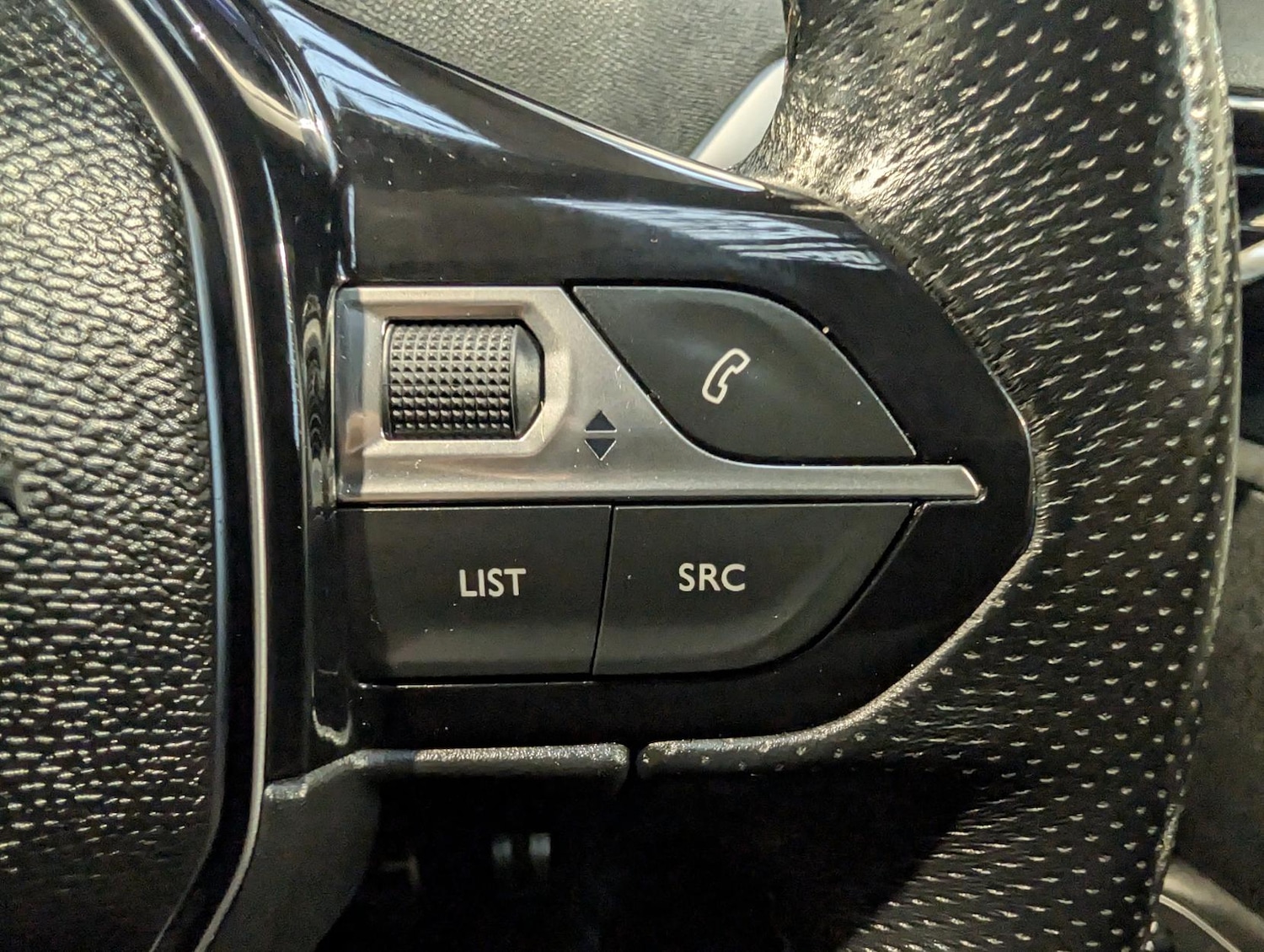 Used Peugeot 3008 2018 for sale - 77696990: Photo 32