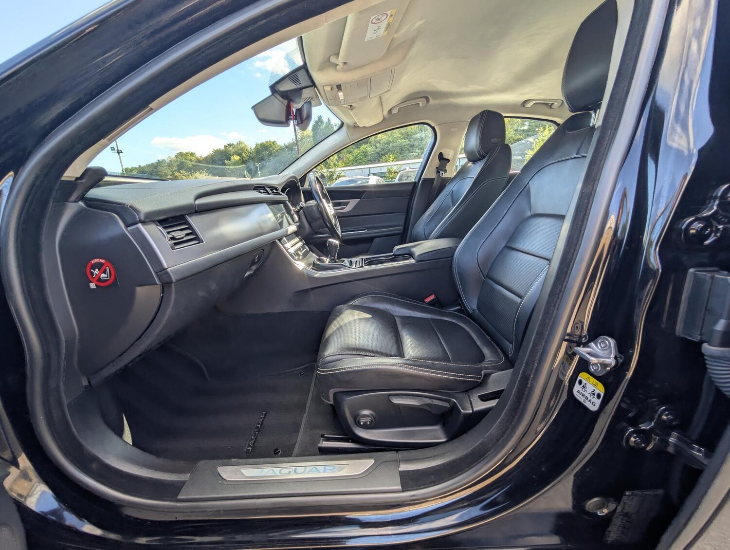 Used Jaguar XF 2018 for sale - 77762997: Photo 33