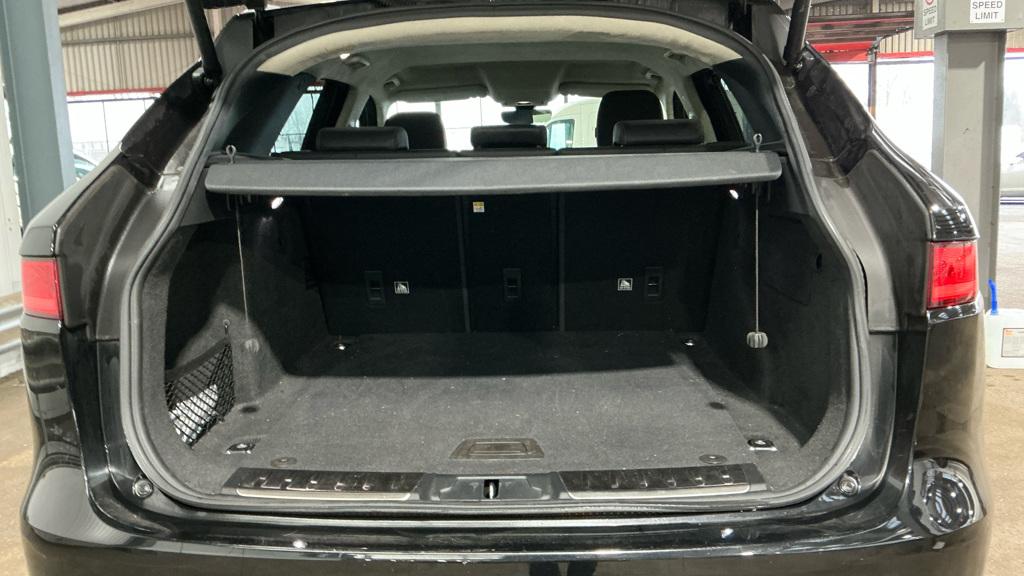 Used Jaguar F-Pace 2018 for sale - 77746252: Photo 7