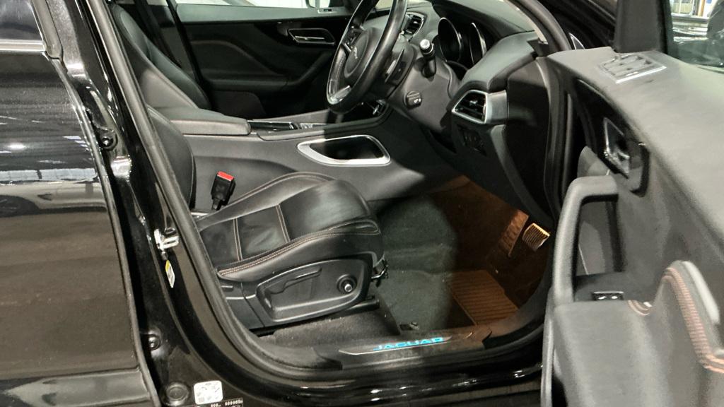 Used Jaguar F-Pace 2018 for sale - 77746252: Photo 9