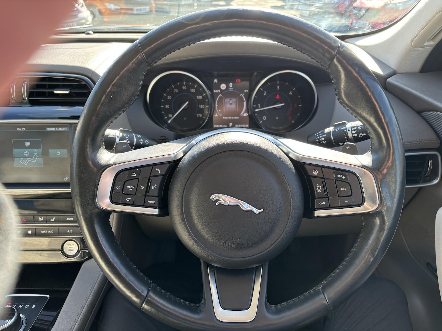 Used Jaguar F-Pace 2018 for sale - 78028182: Photo 32