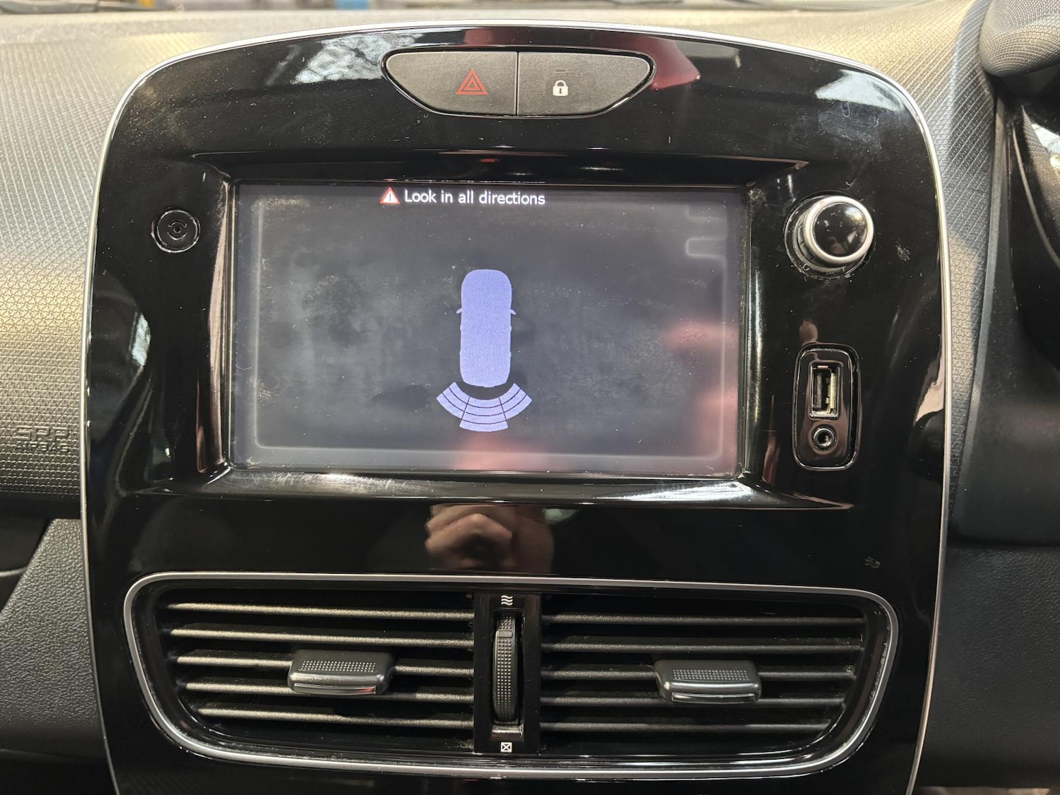 Used Renault Clio 2018 for sale - 77697003: Photo 30