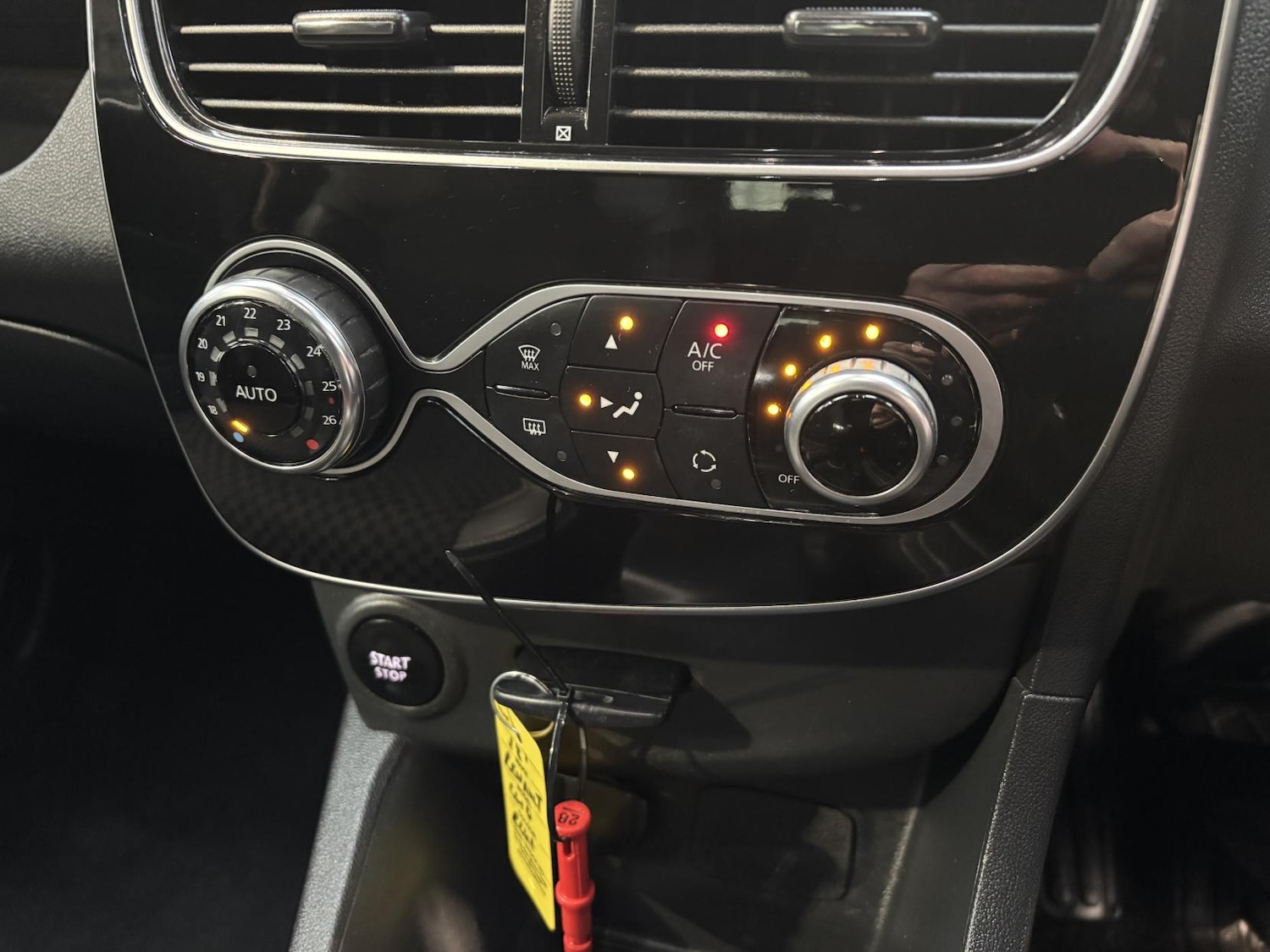 Used Renault Clio 2018 for sale - 77697003: Photo 31