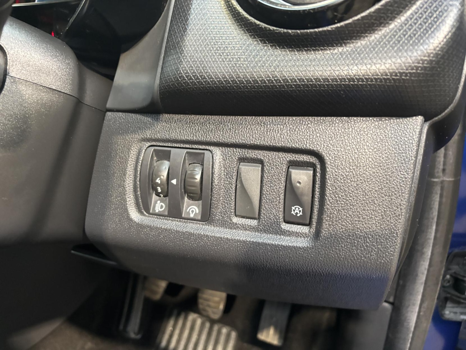 Used Renault Clio 2018 for sale - 77697003: Photo 35