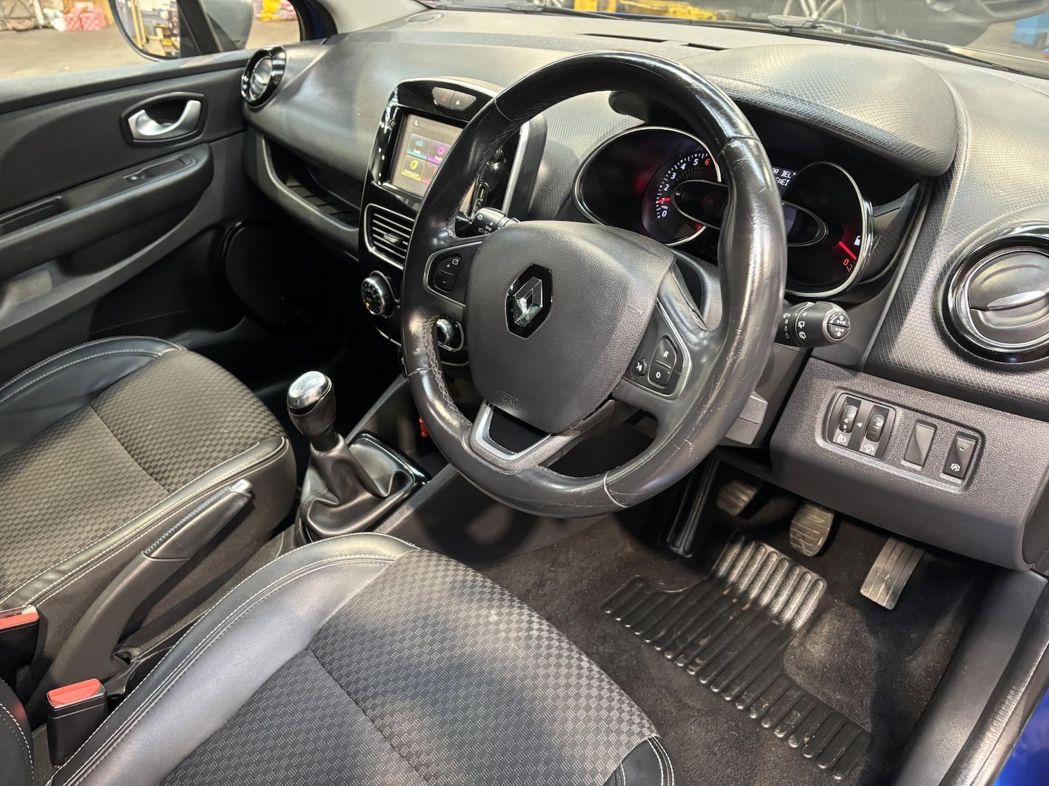 Used Renault Clio 2018 for sale - 77697003: Photo 36
