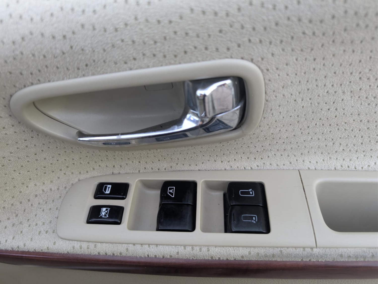 Used Nissan Elgrand 2022 for sale - 77697000: Photo 24