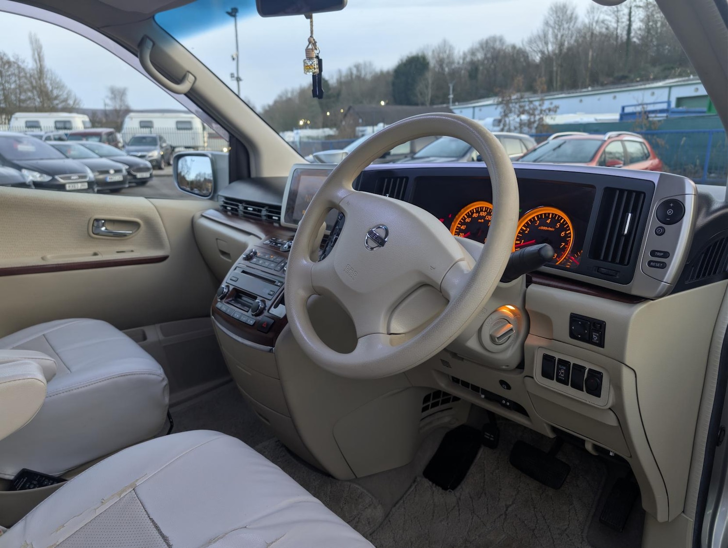 Used Nissan Elgrand 2022 for sale - 77697000: Photo 25