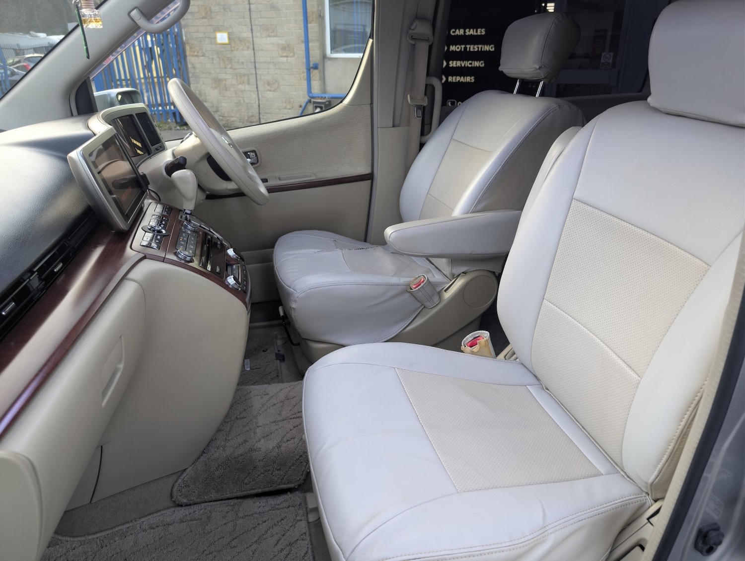 Used Nissan Elgrand 2022 for sale - 77697000: Photo 37
