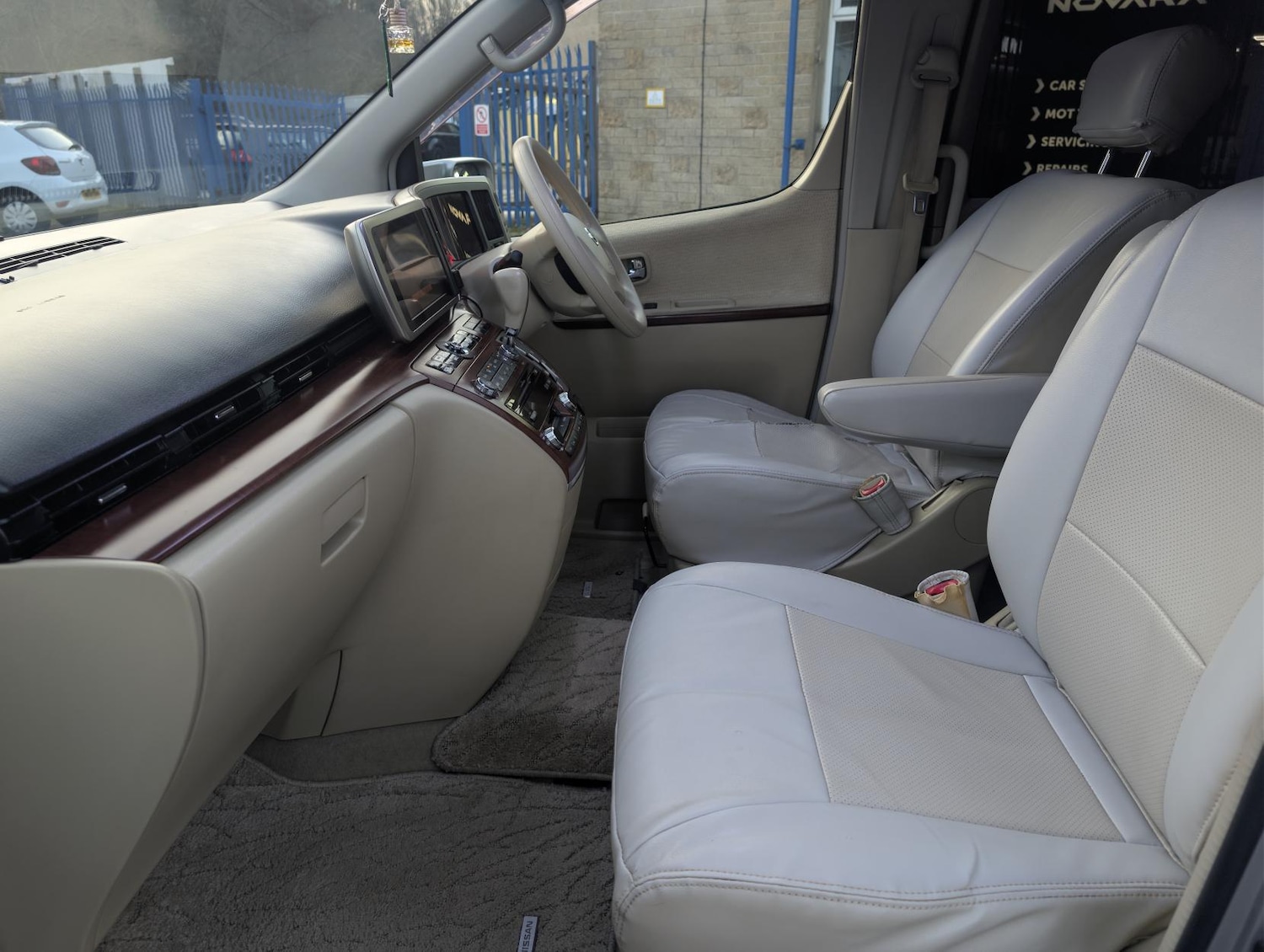 Used Nissan Elgrand 2022 for sale - 77697000: Photo 39