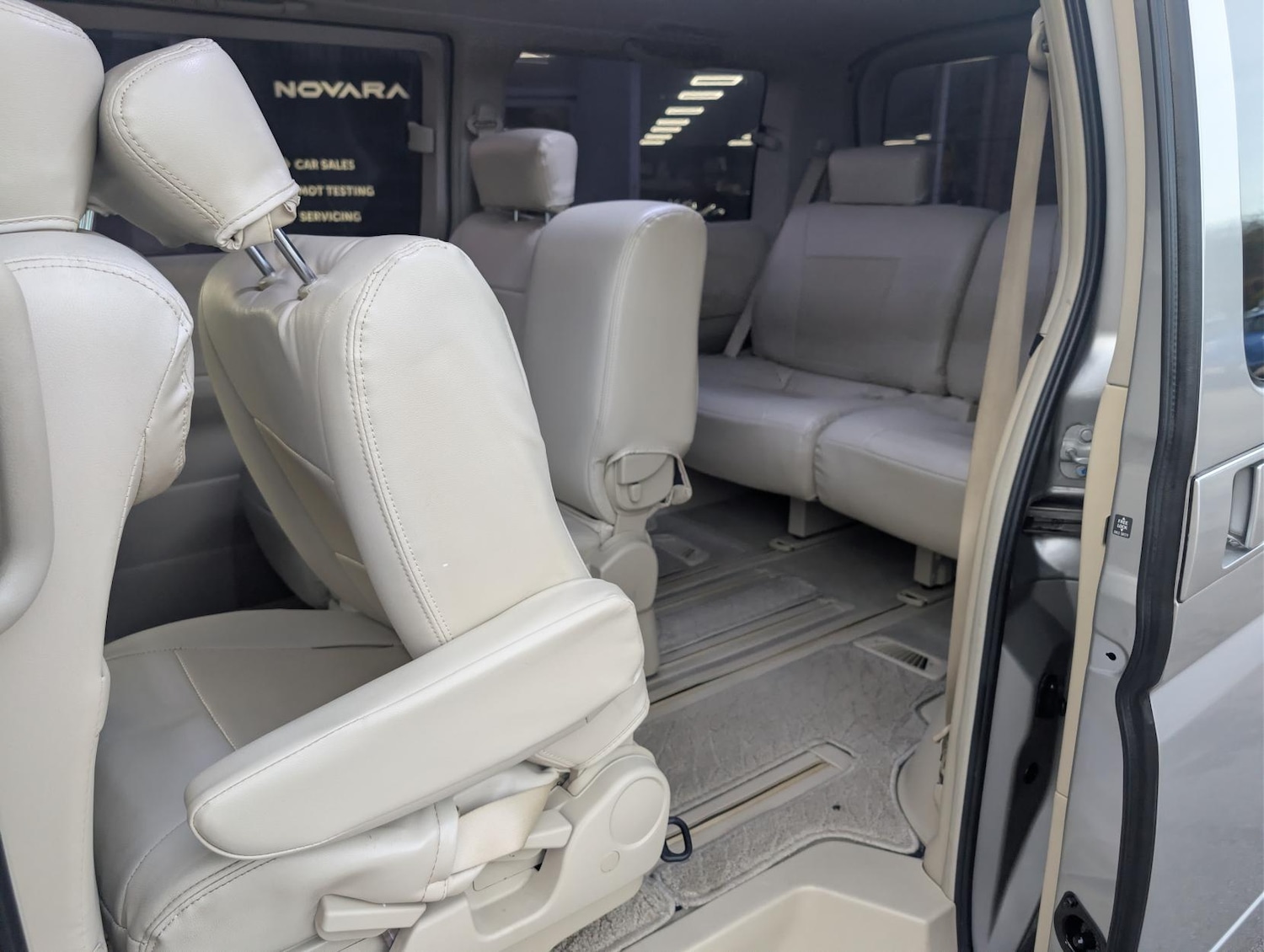 Used Nissan Elgrand 2022 for sale - 77697000: Photo 42