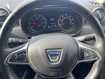 Used Dacia Duster 2018 for sale - 75949151: Photo