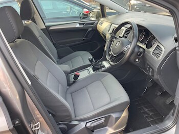 Used Volkswagen Golf SV 2015 for sale - 75647052: Photo