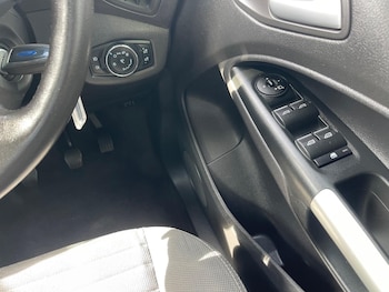 Used Ford Grand Tourneo Connect 2017 for sale - 75769425: Photo