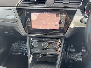 Used Volkswagen Touran 2017 for sale - 75941837: Photo