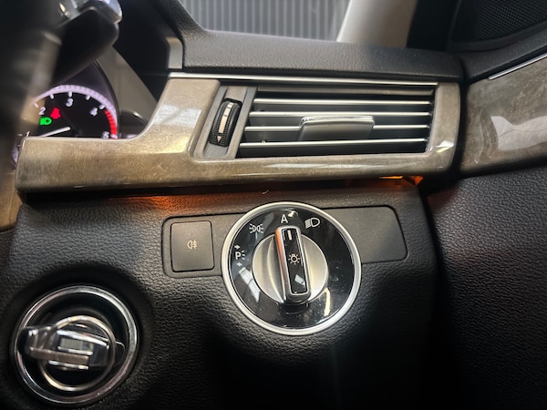 Used Mercedes-Benz E Class 2010 for sale - 76224949: Photo 36