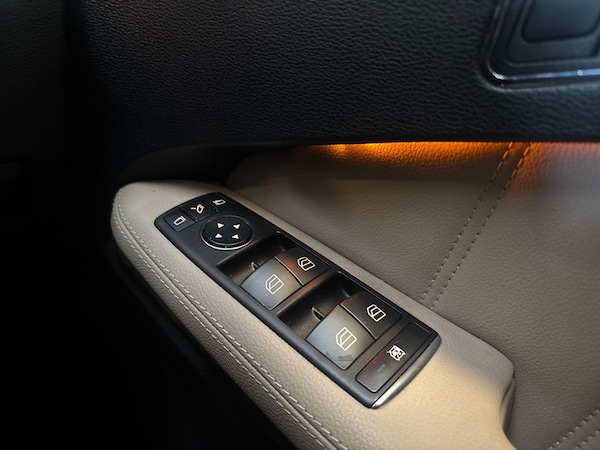 Used Mercedes-Benz E Class 2010 for sale - 76224949: Photo 37