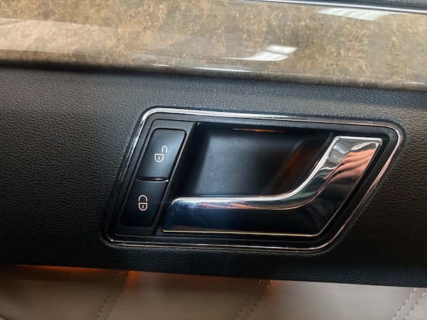 Used Mercedes-Benz E Class 2010 for sale - 76224949: Photo 38
