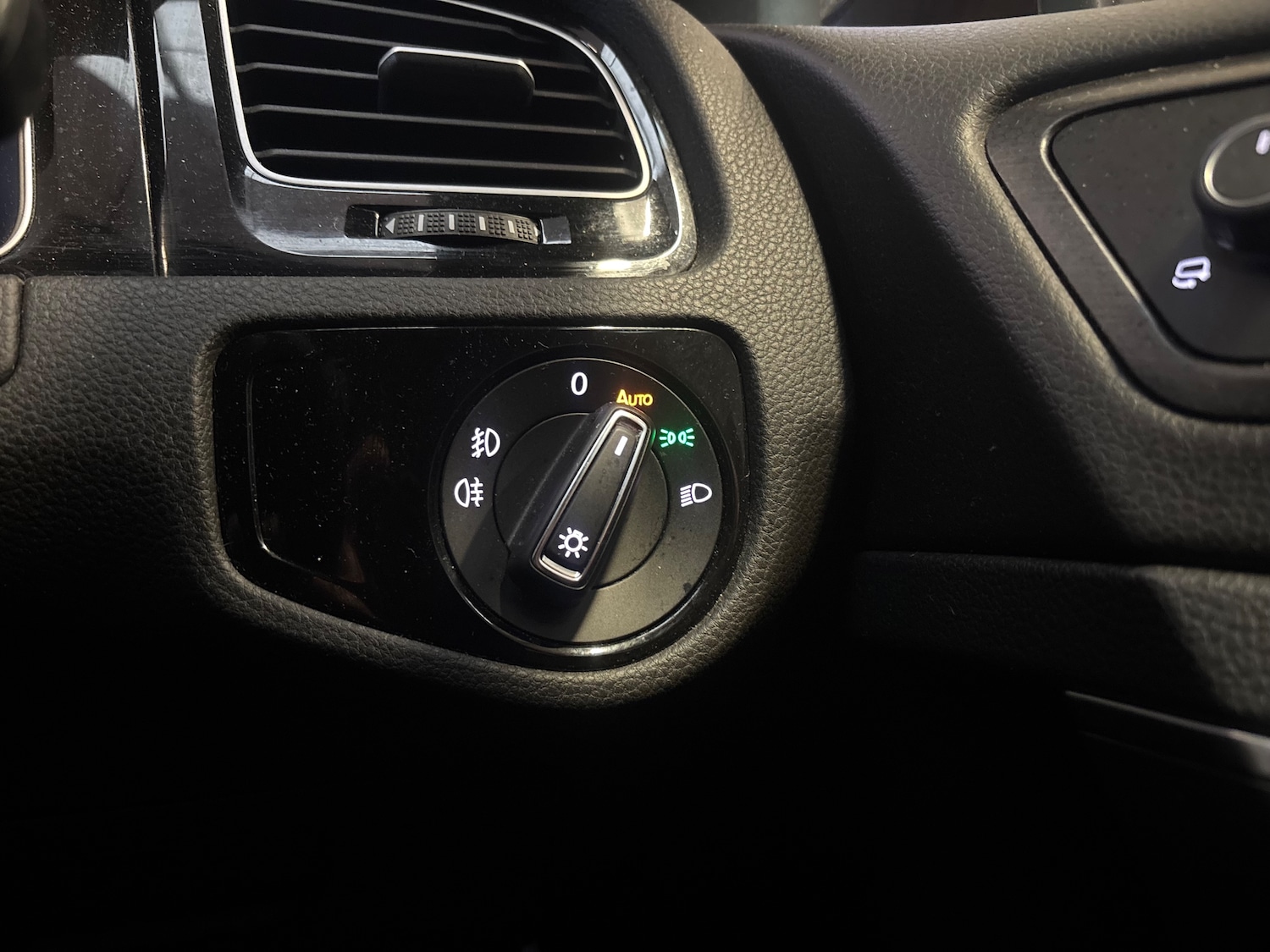 Used Volkswagen Golf 2017 for sale - 76878052: Photo 51