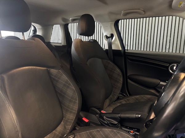 Used MINI Hatch 2018 for sale - 76198140: Photo 8