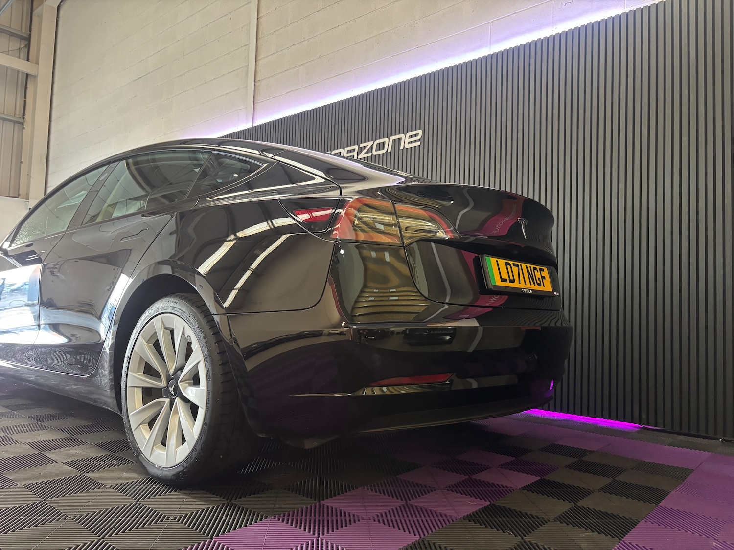 Used Tesla Model 3 2021 for sale - 76395597: Photo 2