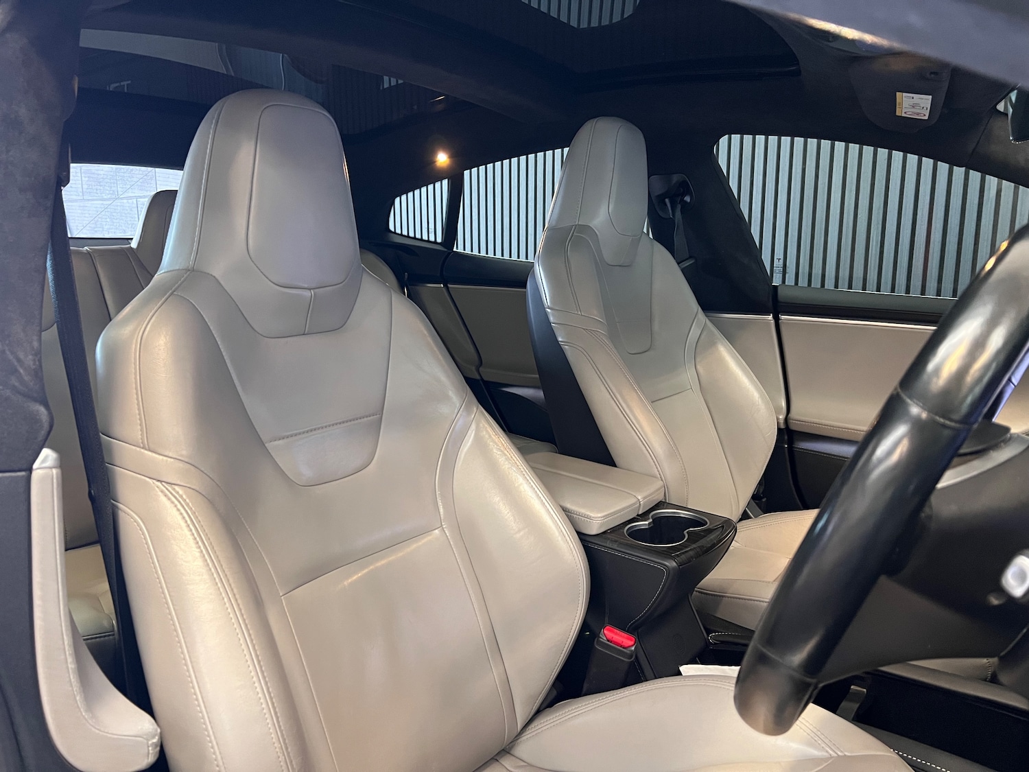 Used Tesla Model S 2015 for sale - 78124847: Photo 2