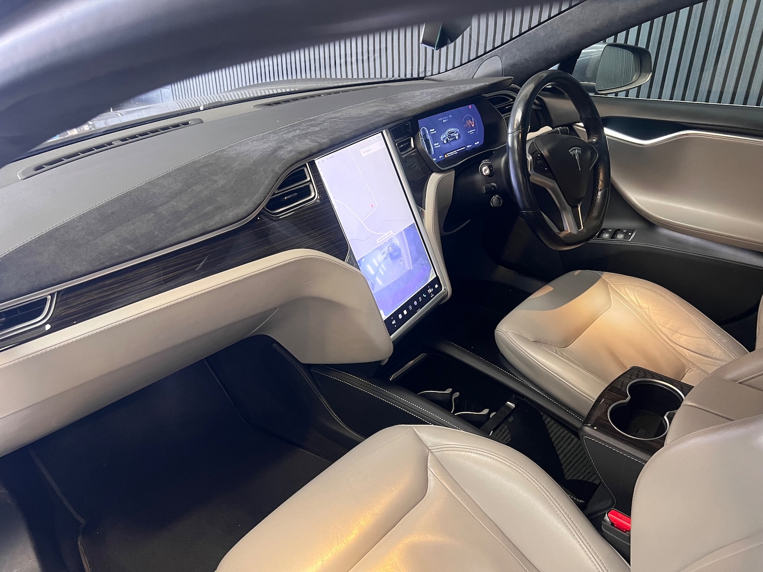 Used Tesla Model S 2015 for sale - 78124847: Photo 21