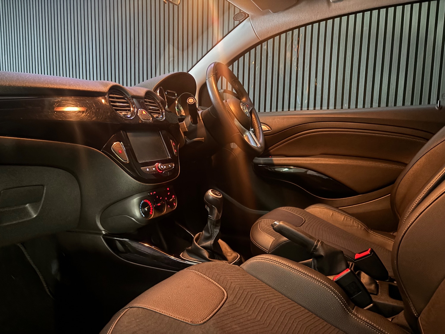 Used Vauxhall ADAM 2017 for sale - 76416556: Photo 2