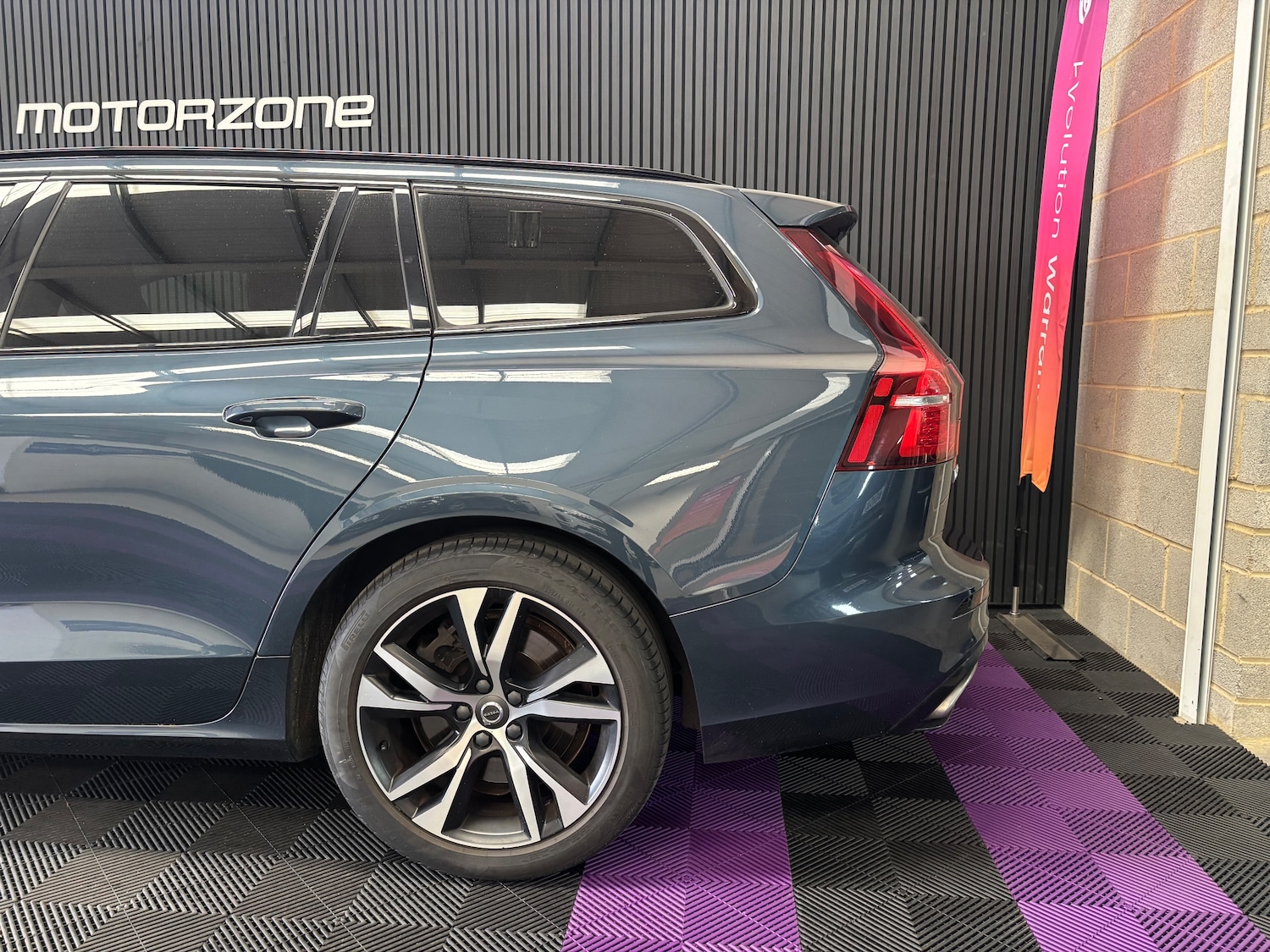 Used Volvo V60 2021 for sale - 76716409: Photo 4