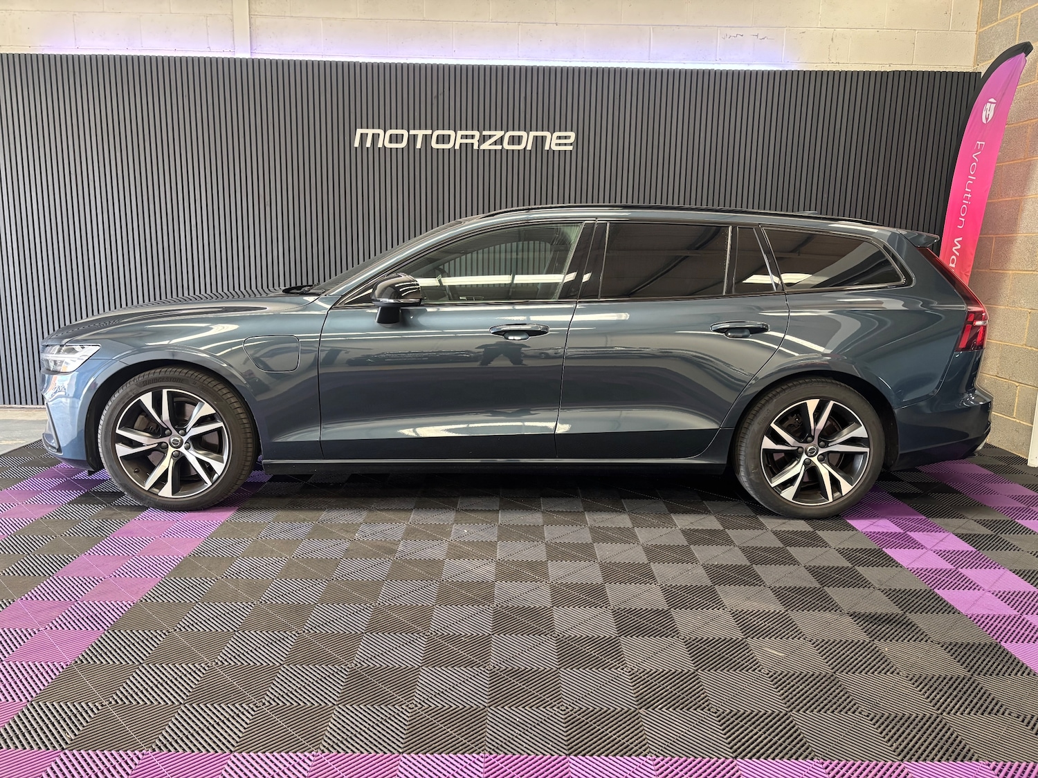 Used Volvo V60 2021 for sale - 76716409: Photo 5