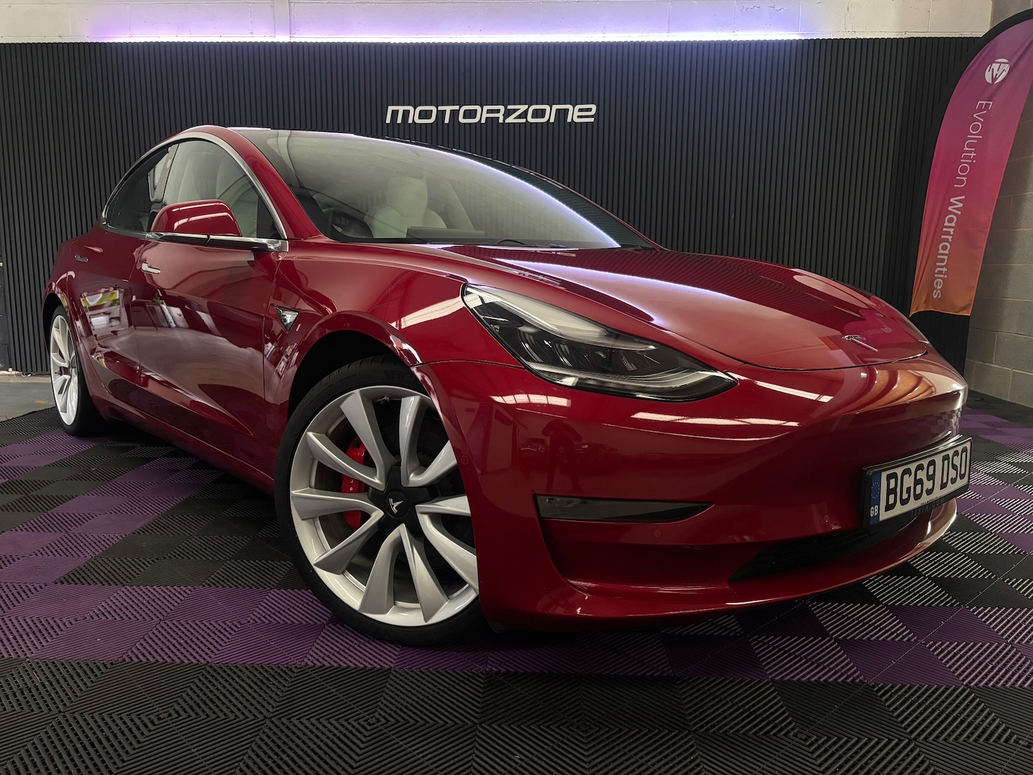 Used Tesla Model 3 2019 for sale - 76477477: Photo 1