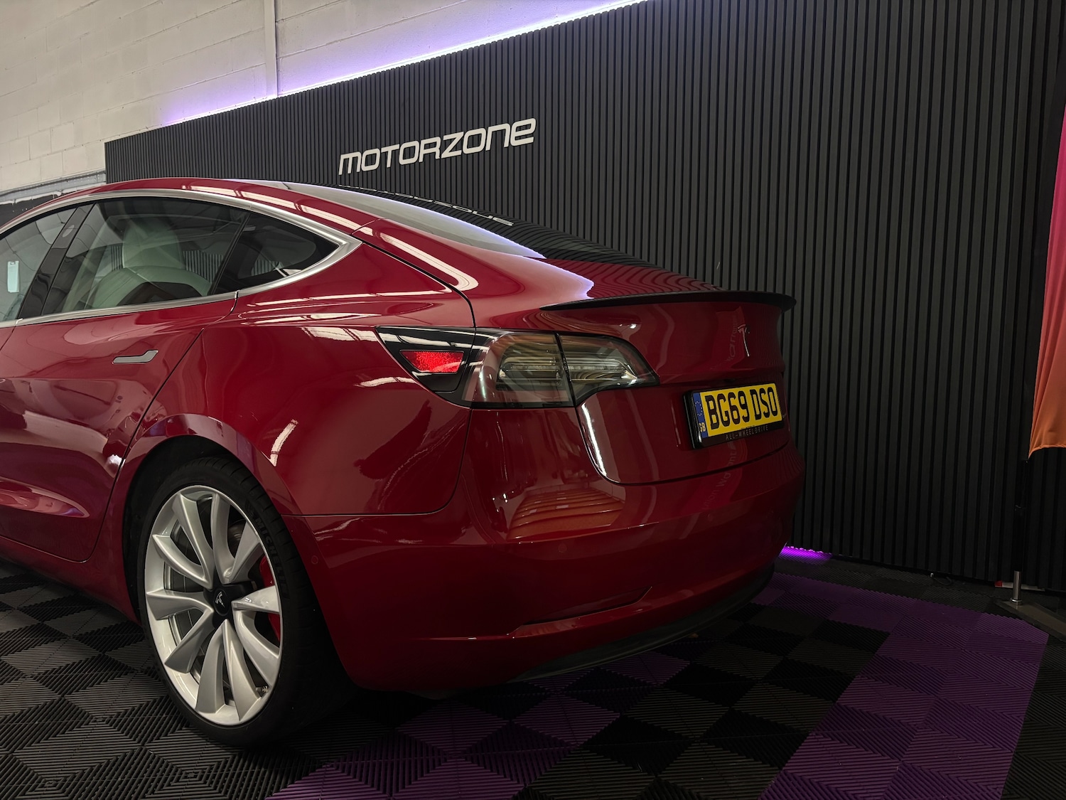 Used Tesla Model 3 2019 for sale - 76477477: Photo 2