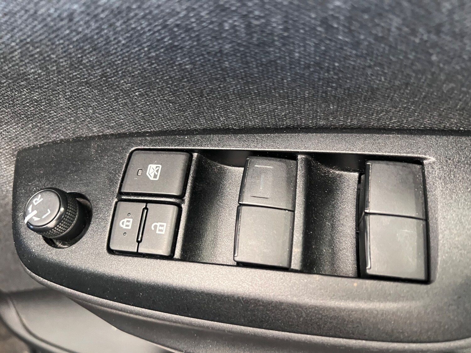 Used Toyota Yaris 2020 for sale - 77919125: Photo 28