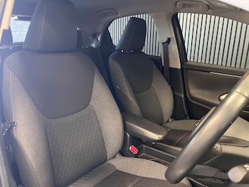 Used Toyota Yaris 2020 for sale - 77919125: Photo