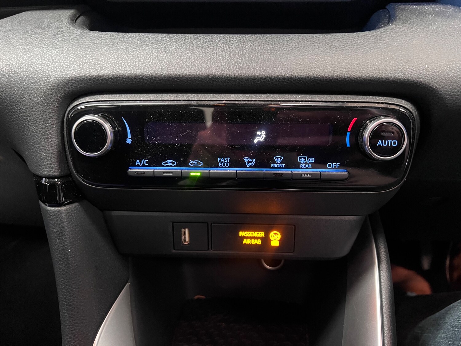 Used Toyota Yaris 2020 for sale - 77919125: Photo 31