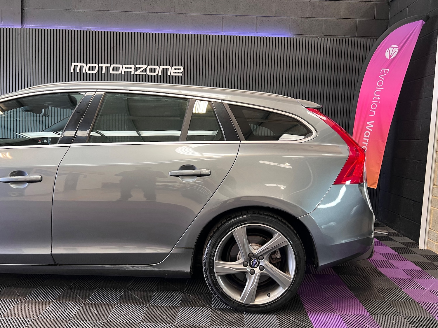 Used Volvo V60 2016 for sale - 77620375: Photo 16